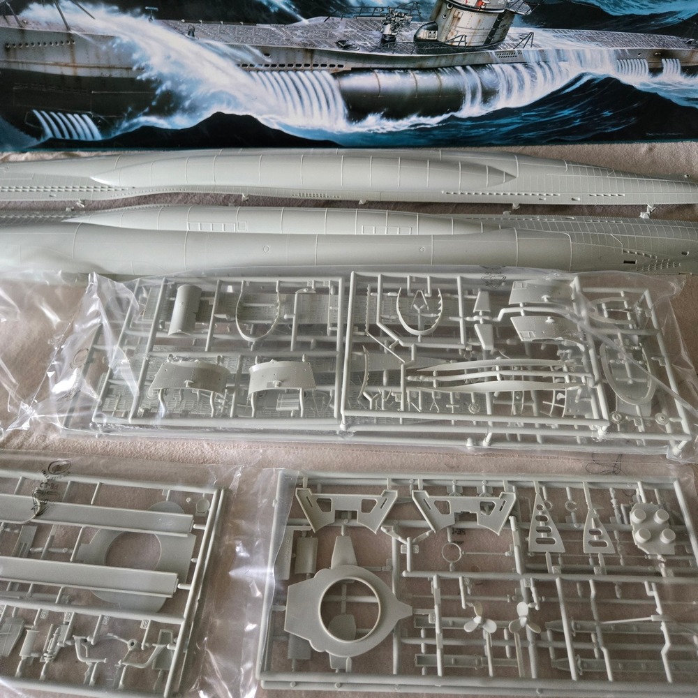 Revell German Submarine VII C Wolf Pack 1:72 Scale Model Kit 05015 Factory Seal - Picture 12 of 16